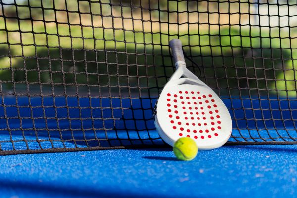 A picture of a Padel raquet and ball.