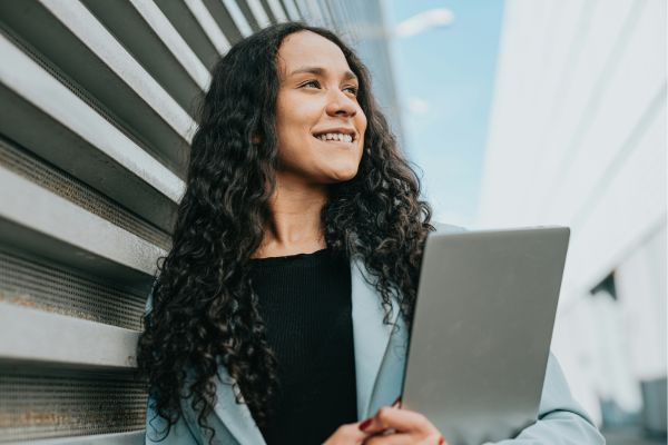 A picture of a young female entrepreneur.